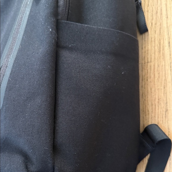 Everlane Tech Backpack - Picture 7 of 9